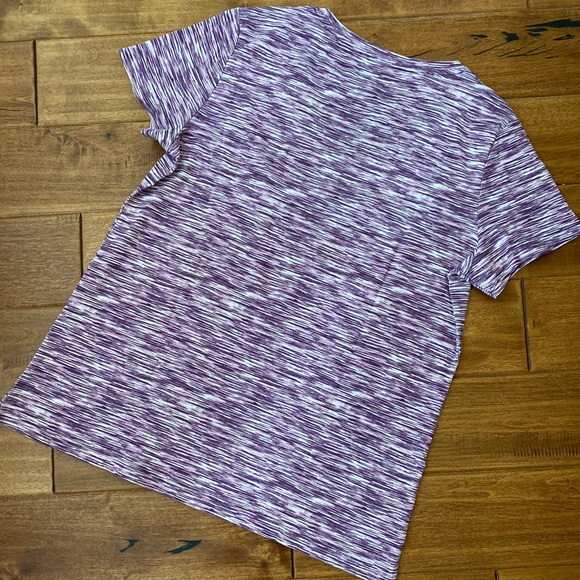 NWT Heather Purple V-neck Classic Tee Croft Barrow - Picture 3 of 3